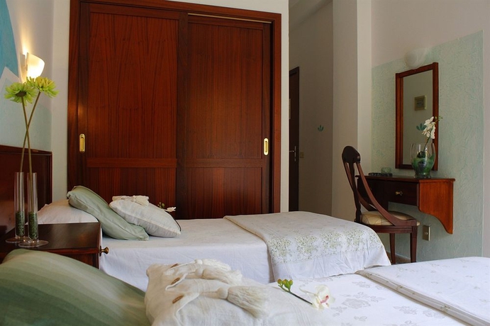 Imagen de la habitación del Hotel Sun Holidays. Foto 5