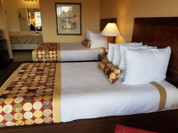 Imagen de la habitación del Hotel Sun Inn And Suites. Foto 5