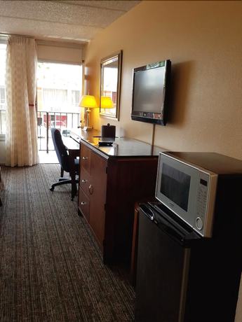 Imagen de la habitación del Hotel Sun Inn And Suites. Foto 7