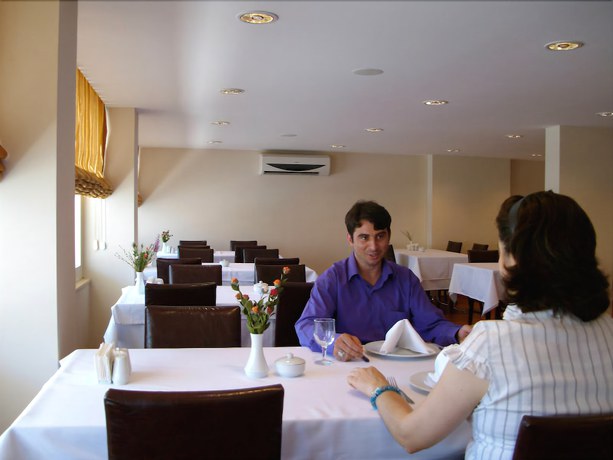 Imagen del bar/restaurante del Hotel Sun Inn, Iskenderun. Foto 8