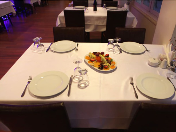 Imagen del bar/restaurante del Hotel Sun Inn, Iskenderun. Foto 10