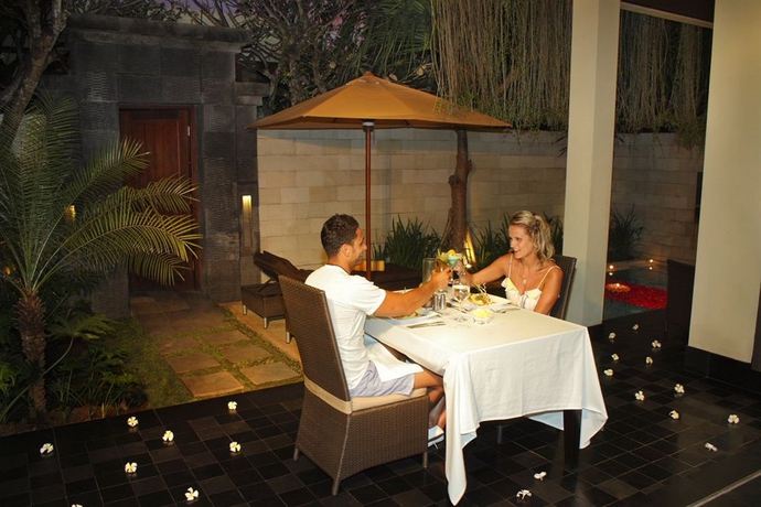 Imagen del bar/restaurante del Hotel Sun Island Boutique Villas and Spa Seminyak - Chse Certified. Foto 4