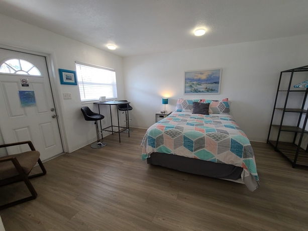 Imagen de la habitación del Hotel Sun Island Motel. Foto 3
