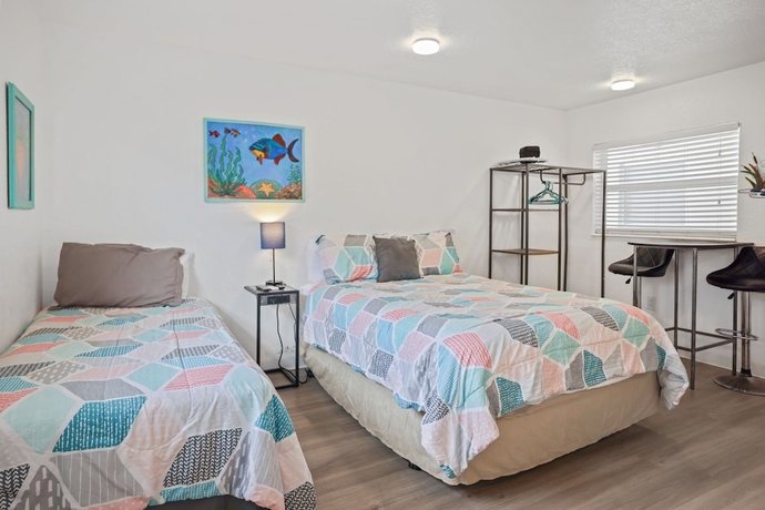 Imagen de la habitación del Hotel Sun Island Motel. Foto 6