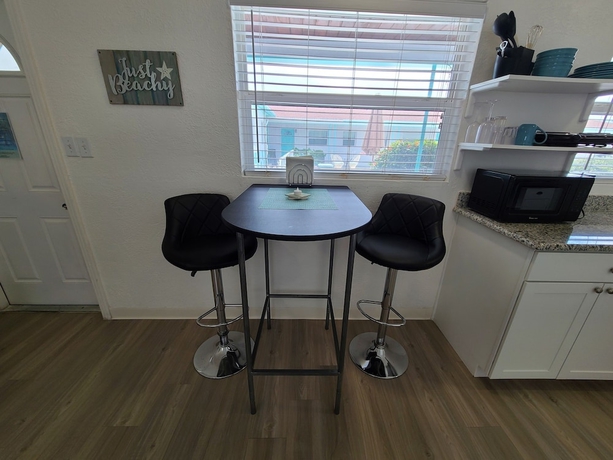 Imagen de la habitación del Hotel Sun Island Motel. Foto 17