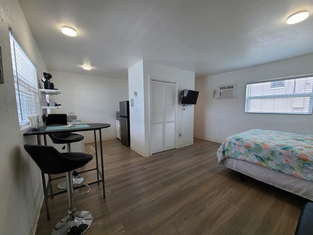 Imagen de la habitación del Hotel Sun Island Motel. Foto 18