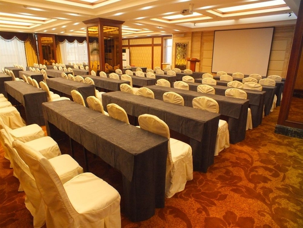Imagen de los interiores del Hotel Sun Moon Lake, DALIAN. Foto 11