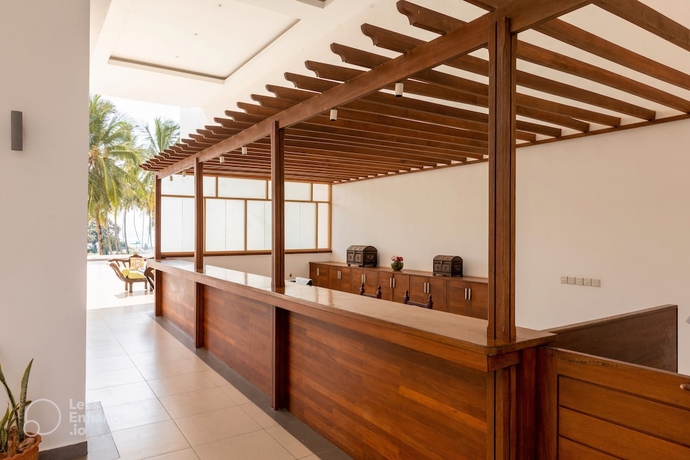 Imagen de los interiores del Hotel Sun N Sand Beach Resort. Foto 18