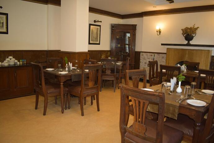 Imagen del bar/restaurante del Hotel Sun N Snow Inn. Foto 14
