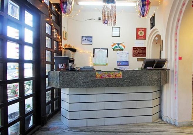 Imagen de los interiores del Hotel Sun N Star, Library Bazaar. Foto 18