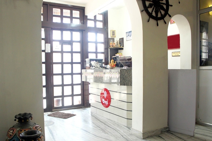 Imagen de los interiores del Hotel Sun N Star, Library Bazaar. Foto 19