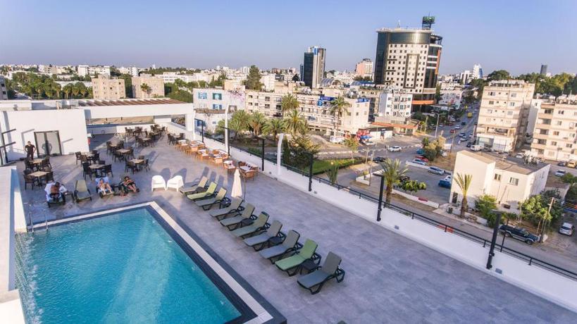 Imagen de la piscina del Hotel Sun, NICOSIA. Foto 13