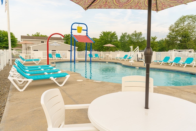 Imagen de la piscina del Hotel Sun Outdoors Mystic. Foto 16