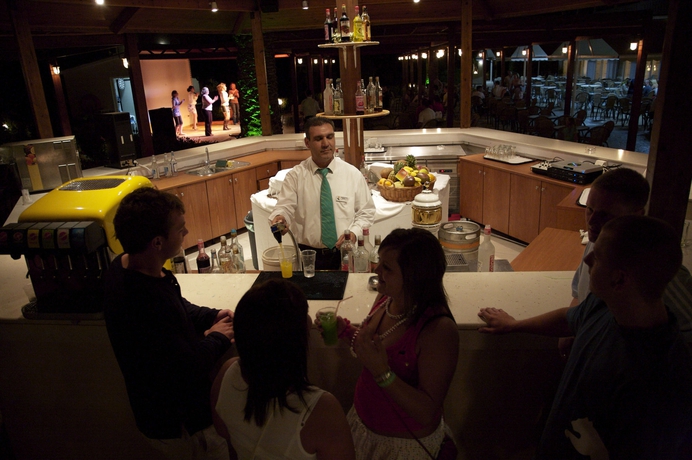 Imagen del bar/restaurante del Hotel Sun Palace - All Inclusive. Foto 3