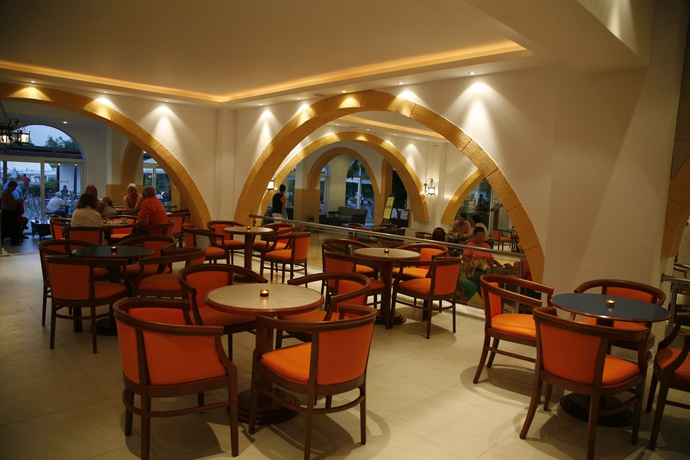 Imagen del bar/restaurante del Hotel Sun Palace - All Inclusive. Foto 4