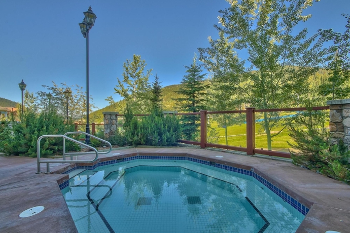 Imagen de la piscina del Hotel Sun Peaks Grand and Conference Centre. Foto 9