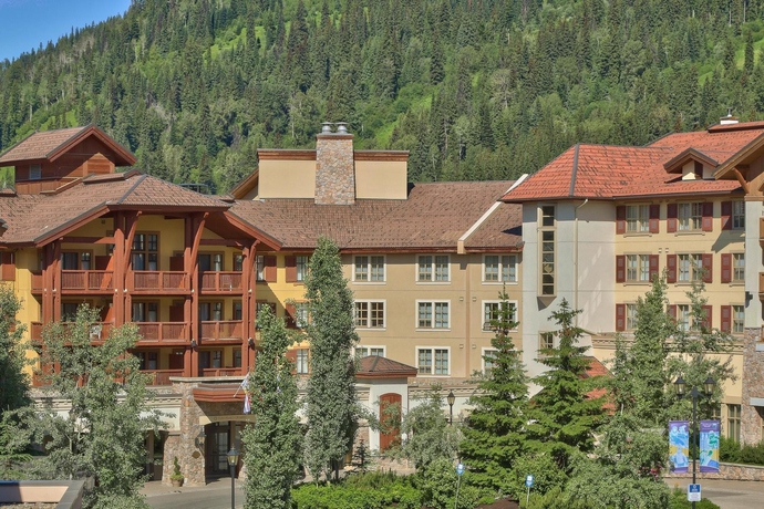 Imagen de los exteriores del Hotel Sun Peaks Grand and Conference Centre. Foto 8