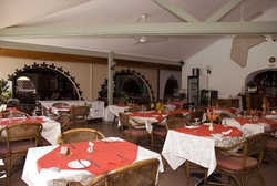 Imagen del bar/restaurante del Hotel Sun Resort. Foto 2