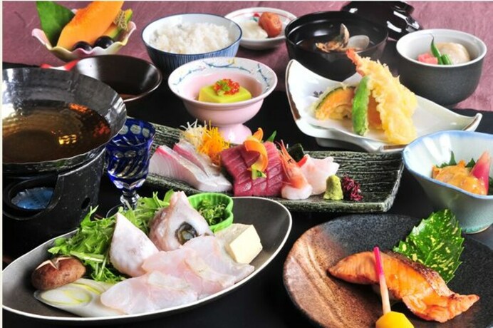 Imagen del bar/restaurante del Hotel Sun Resort Shirahama. Foto 16