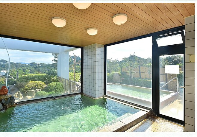 Imagen de la piscina del Hotel Sun Resort Shirahama. Foto 32