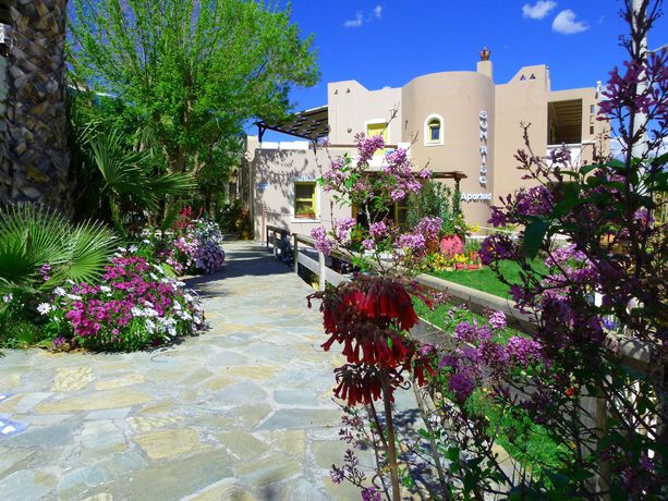 Imagen de los exteriores del Hotel Sun Rise Studios and Apartments. Foto 9