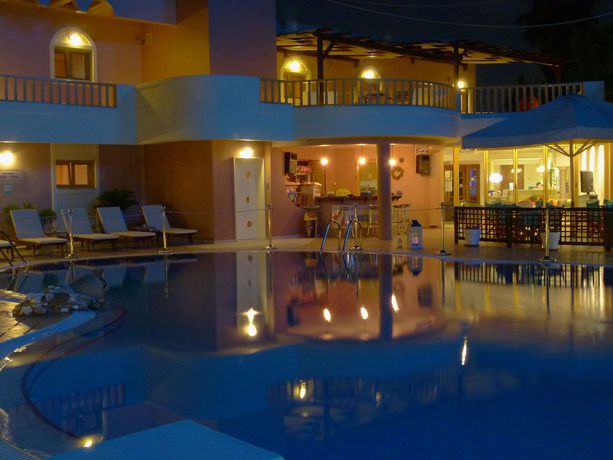 Imagen de los exteriores del Hotel Sun Rise Studios and Apartments. Foto 10