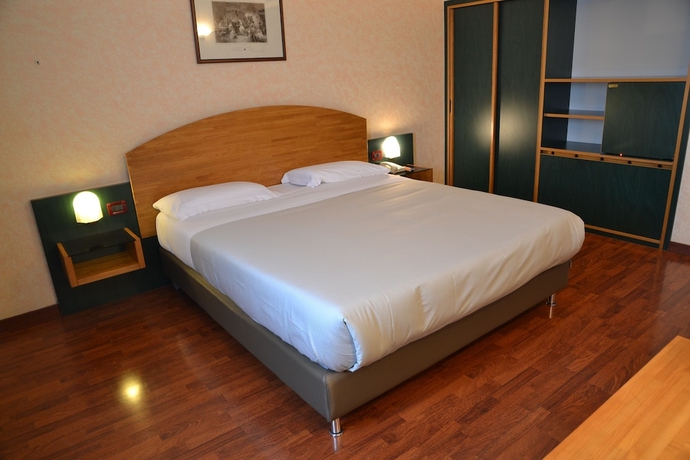 Imagen de la habitación del Hotel Sun, Rubiera. Foto 4