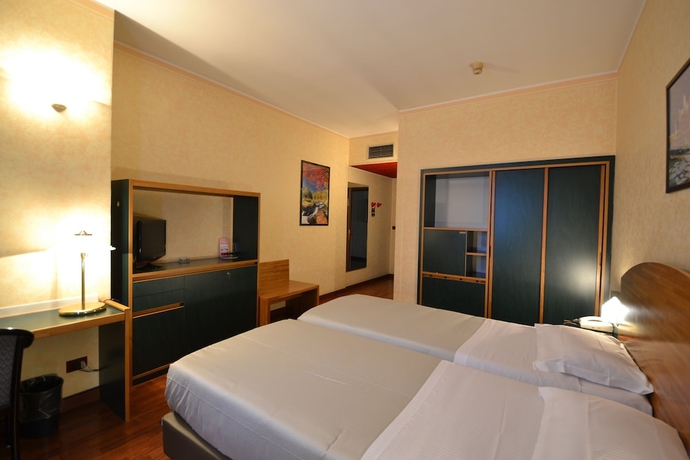 Imagen de la habitación del Hotel Sun, Rubiera. Foto 5