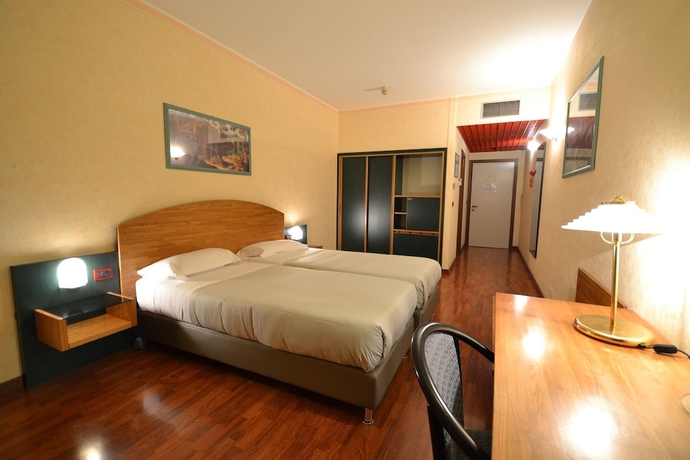 Imagen de la habitación del Hotel Sun, Rubiera. Foto 9