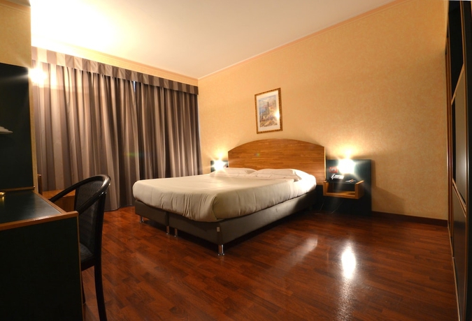 Imagen de la habitación del Hotel Sun, Rubiera. Foto 10