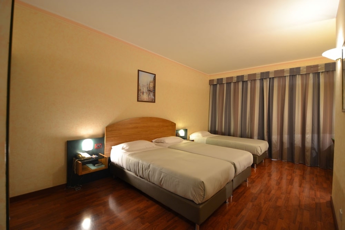Imagen de la habitación del Hotel Sun, Rubiera. Foto 11