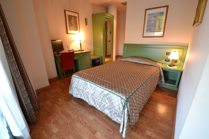 Imagen de la habitación del Hotel Sun, Rubiera. Foto 13