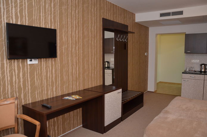 Imagen de los exteriores del Hotel Sun, Senec. Foto 13