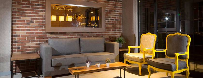 Imagen de los interiores del Hotel Sun Suit. Foto 18