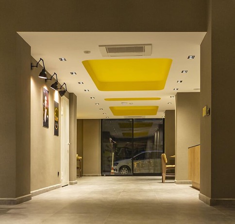 Imagen de los interiores del Hotel Sun Suit. Foto 20