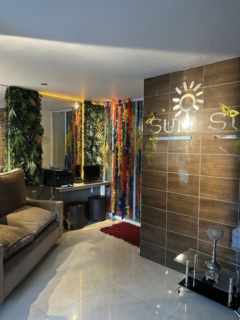 Imagen de los interiores del Hotel Sun Suite. Foto 19