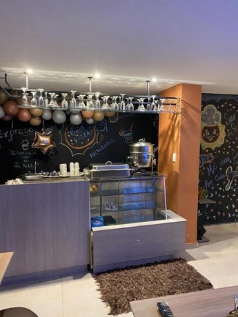 Imagen del bar/restaurante del Hotel Sun Suite. Foto 2