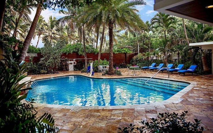 Imagen de la piscina del Hotel Sun Tower and Suites On The Beach. Foto 18