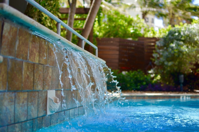 Imagen de la piscina del Hotel Sun Tower and Suites On The Beach. Foto 19