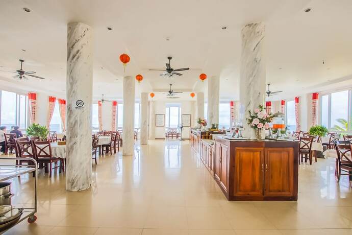 Imagen del bar/restaurante del Hotel Sun Viet Resort Beach and Spa. Foto 14