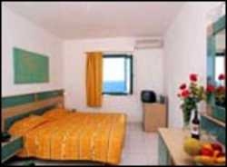 Imagen de la habitación del Hotel Sun Village. Foto 2