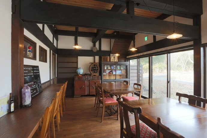 Imagen del bar/restaurante del Hotel Sun and Moon Club. Foto 16