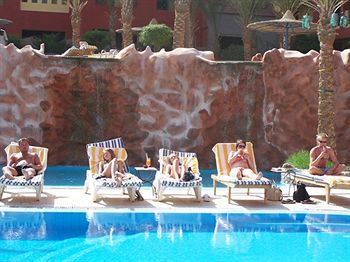 Imagen de la piscina del Hotel Sun and Sea. Foto 8