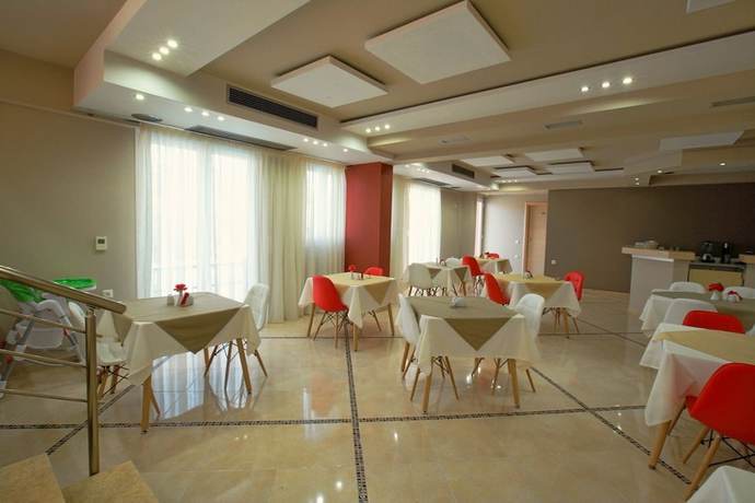 Imagen del bar/restaurante del Hotel Sun and Sea Luxury. Foto 3