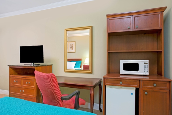 Imagen de la habitación del Hotel Sun and Surf Inn. Foto 6