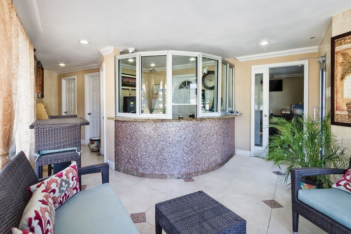 Imagen de los interiores del Hotel Sun and Surf Inn. Foto 17