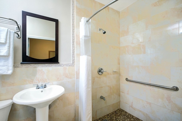 Imagen de la habitación del Hotel Sun and Surf Inn. Foto 12