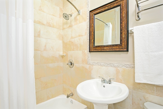 Imagen de la habitación del Hotel Sun and Surf Inn. Foto 13