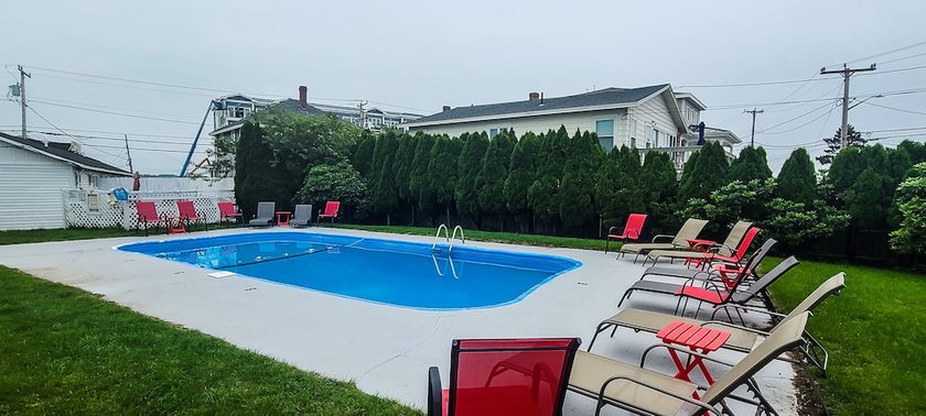 Imagen de la piscina del Hotel Sun and Surf Motel. Foto 17