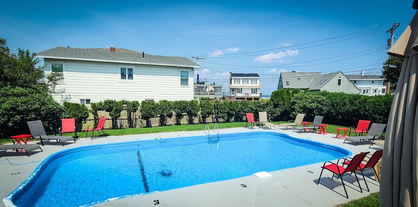 Imagen de la piscina del Hotel Sun and Surf Motel. Foto 18